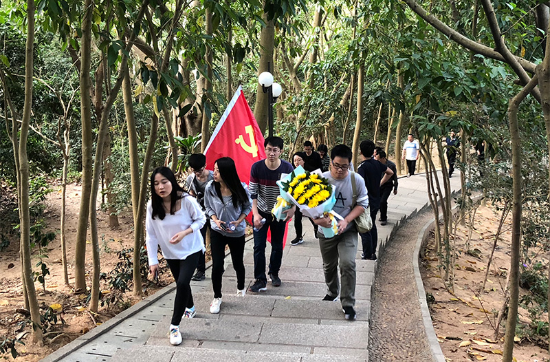 金沙澳门(中国)唯一官方网站园区党委开展春日登山活动